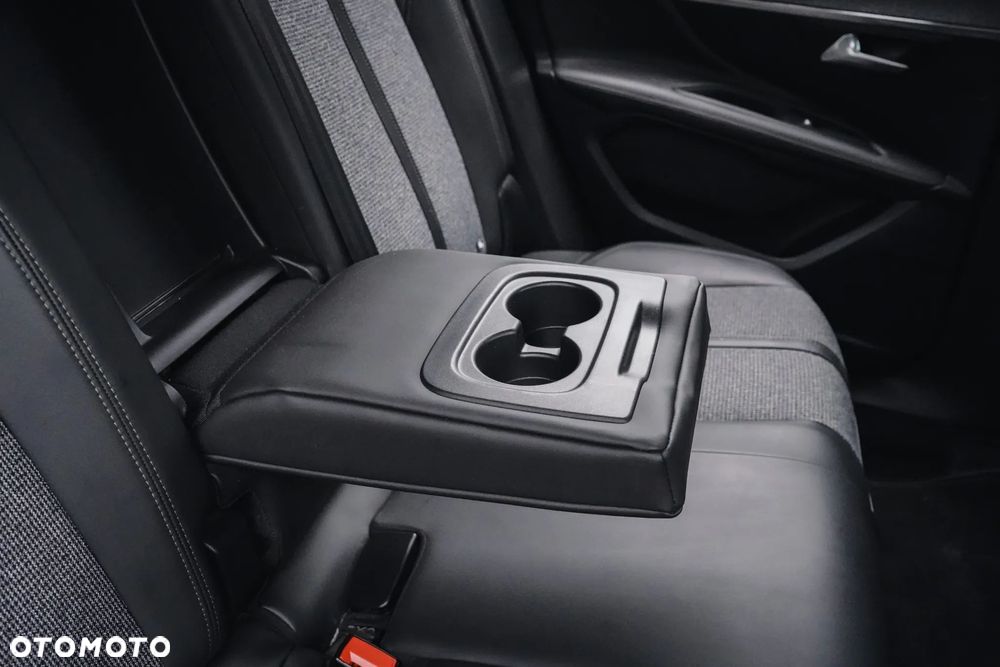 Peugeot 3008 PureTech 130 Stop & Start GPF Allure - 32
