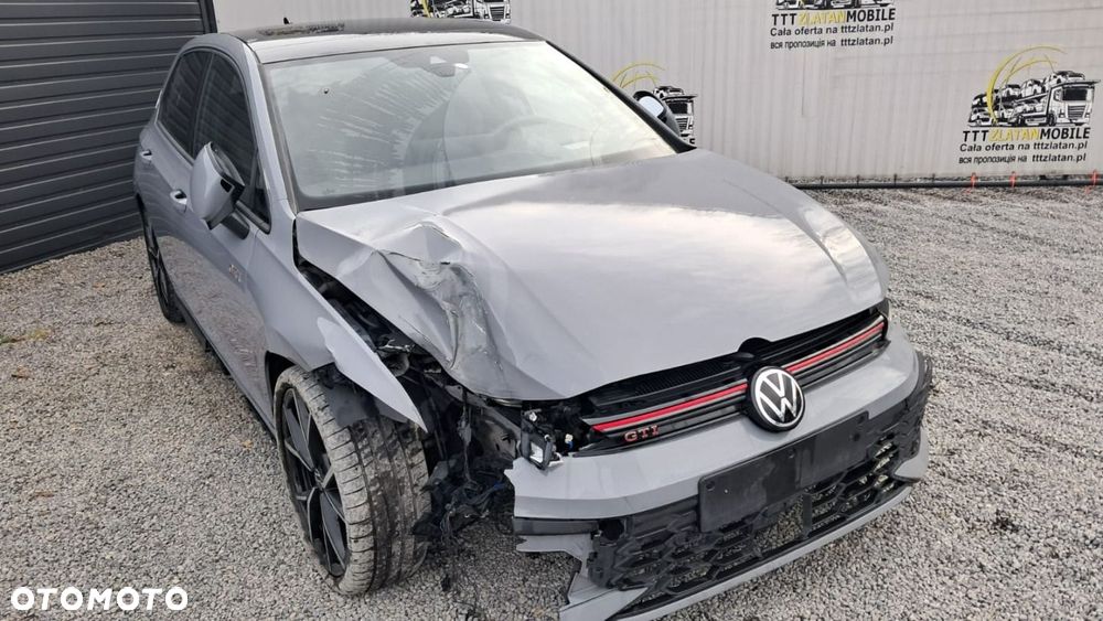 Volkswagen Golf - 22