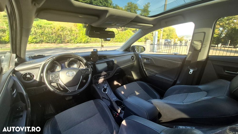 Toyota Auris 1.8 L VVT-i HSD Sol + - 10