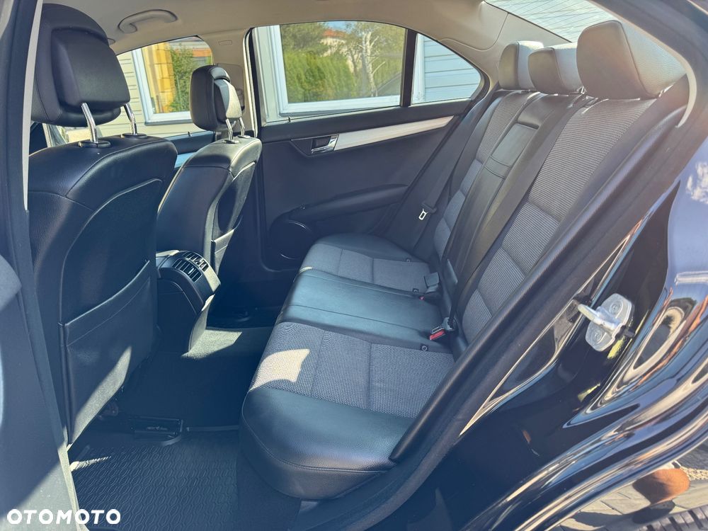 Mercedes-Benz Klasa C 200 T 7G-TRONIC Avantgarde Edition - 27
