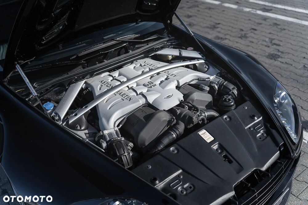 Aston Martin V12 Vantage Carbon Black - 17