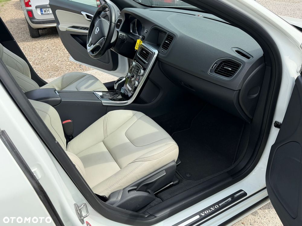 Volvo V60 D6 AWD Plug-in Hybrid Summum - 15