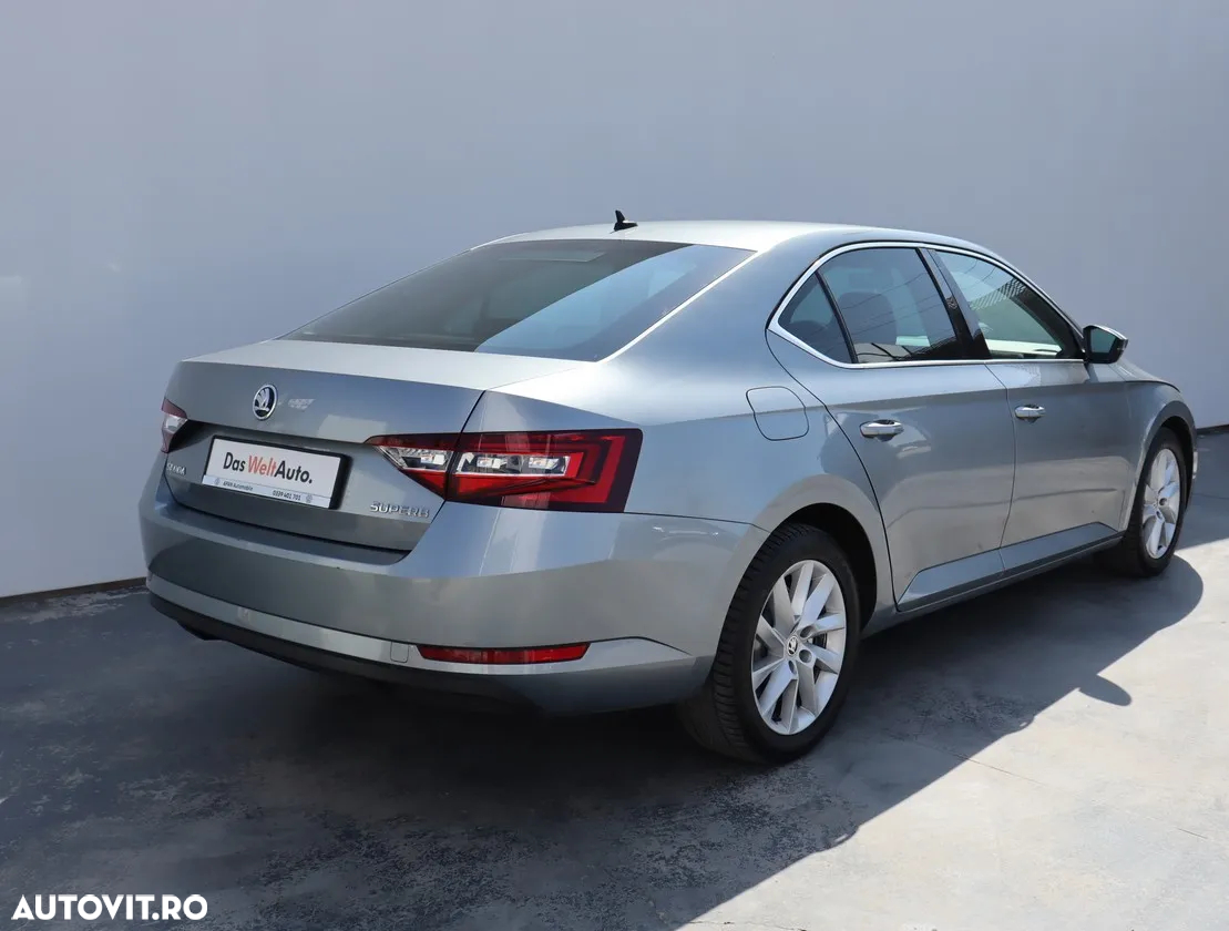 Skoda Superb 2.0 TDI DSG Ambition - 8