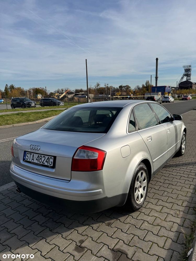 Audi A4 Limousine - 4