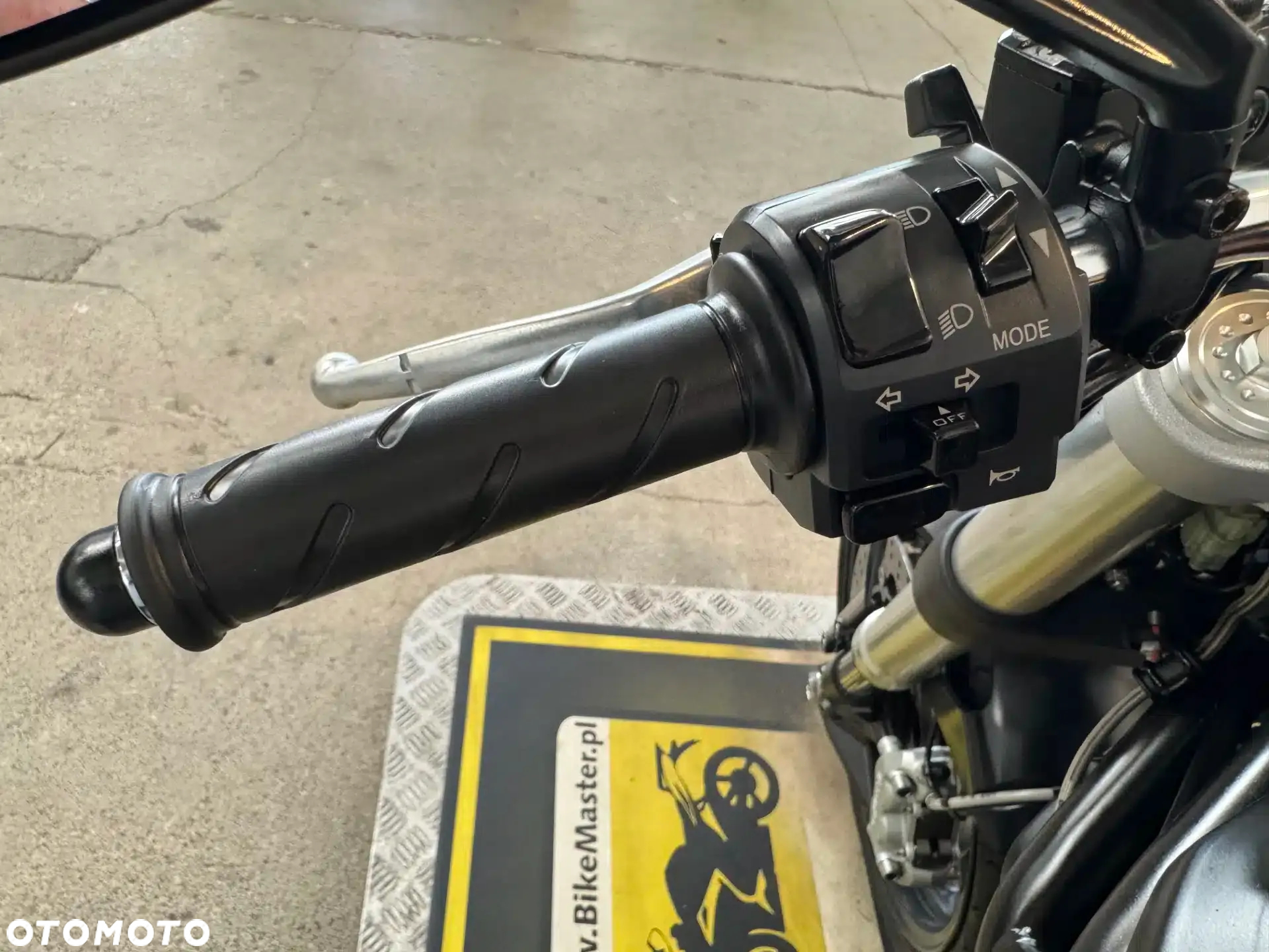 Ducati Monster - 30