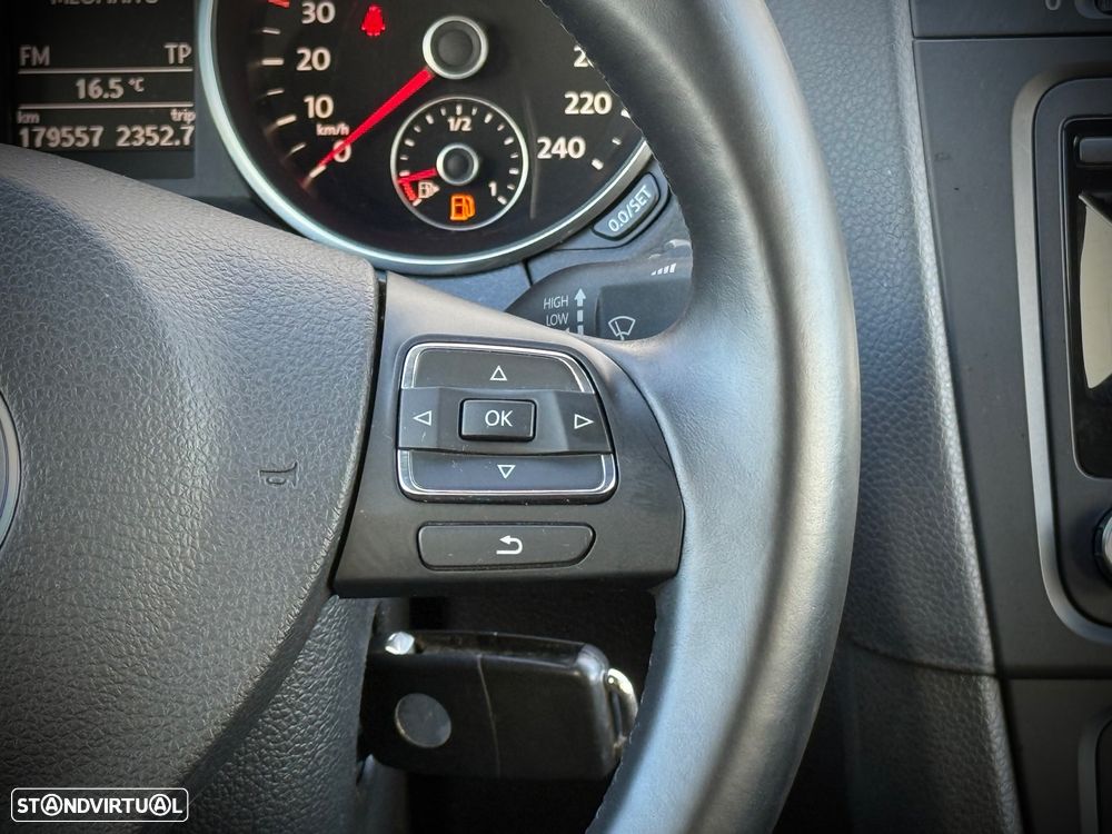 VW Golf 2.0 TDi Confortline - 24