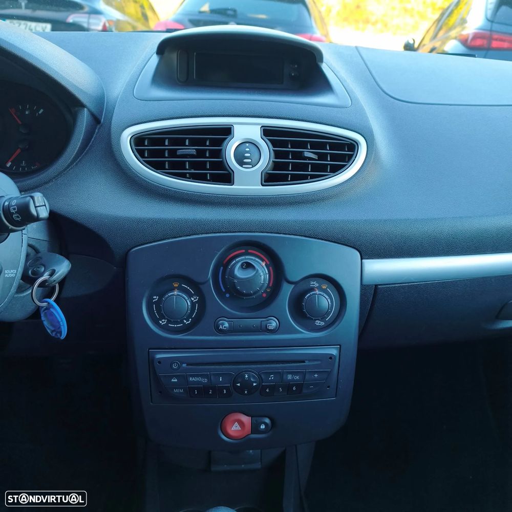 Renault CLIO - 11