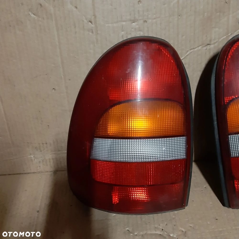 Lampa Tylna Lewa Voyager III 95-00 - 3