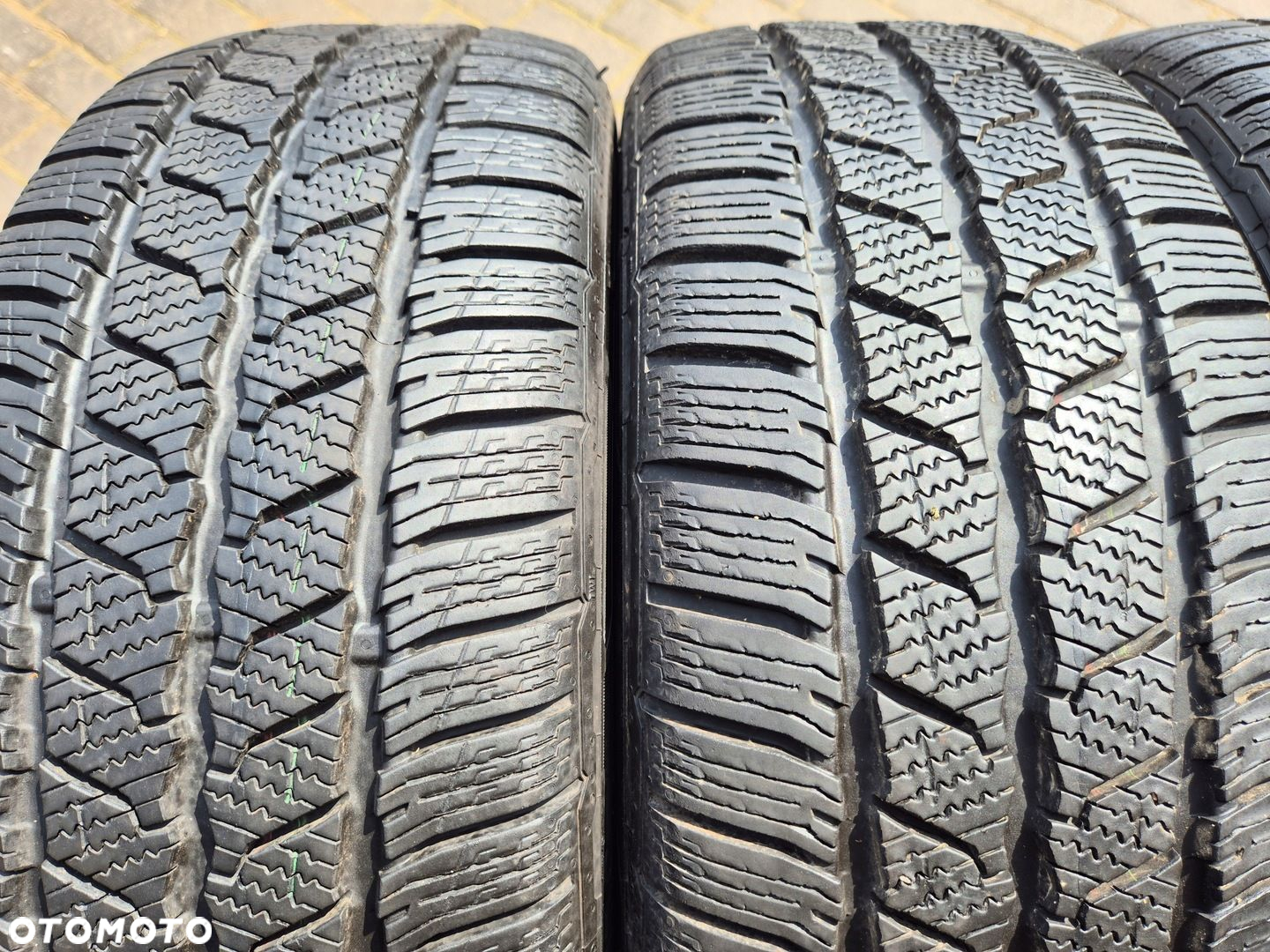 225/55/17c 225/55r17c 225/55r17 c Continental VancoWinter 2 109/107 T - 2
