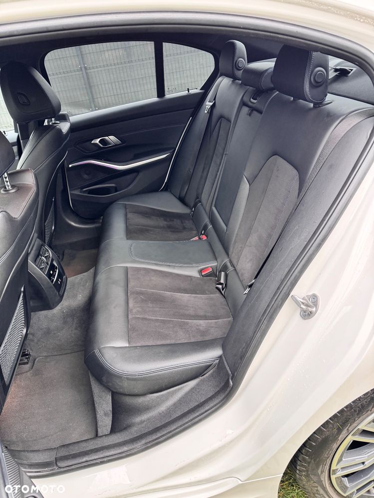 BMW Seria 3 318d M Sport Shadow - 21