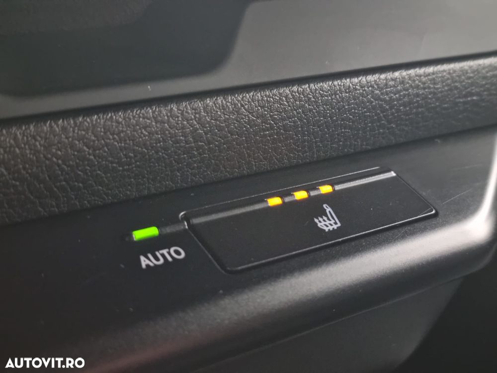 Lexus UX 250h Luxury Line - 35