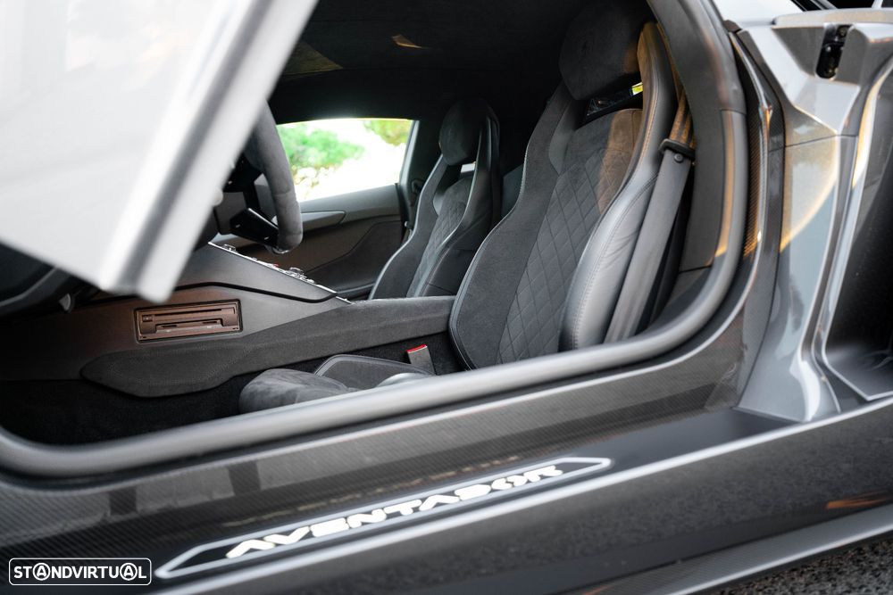 Lamborghini Aventador 6.5 V12 LP740-4 S - 43