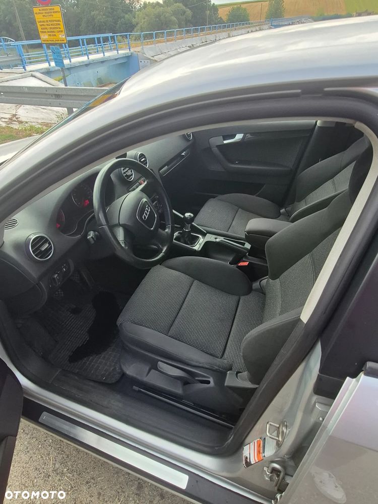 Audi A3 Sportback 1.6 FSI Ambiente - 11