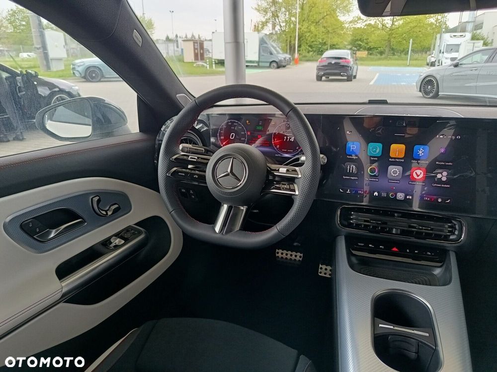 Mercedes-Benz CLA - 12