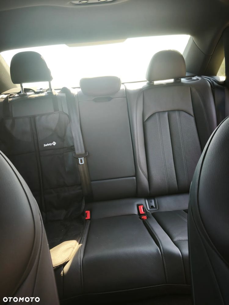 Audi A4 Limousine - 8