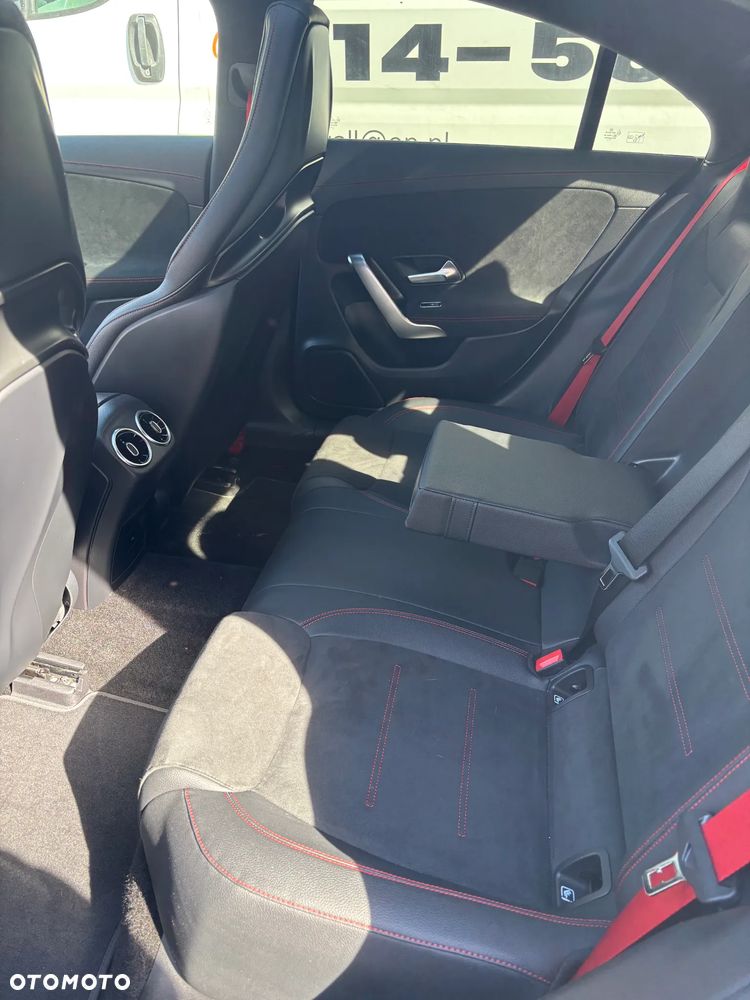 Mercedes-Benz CLA - 23