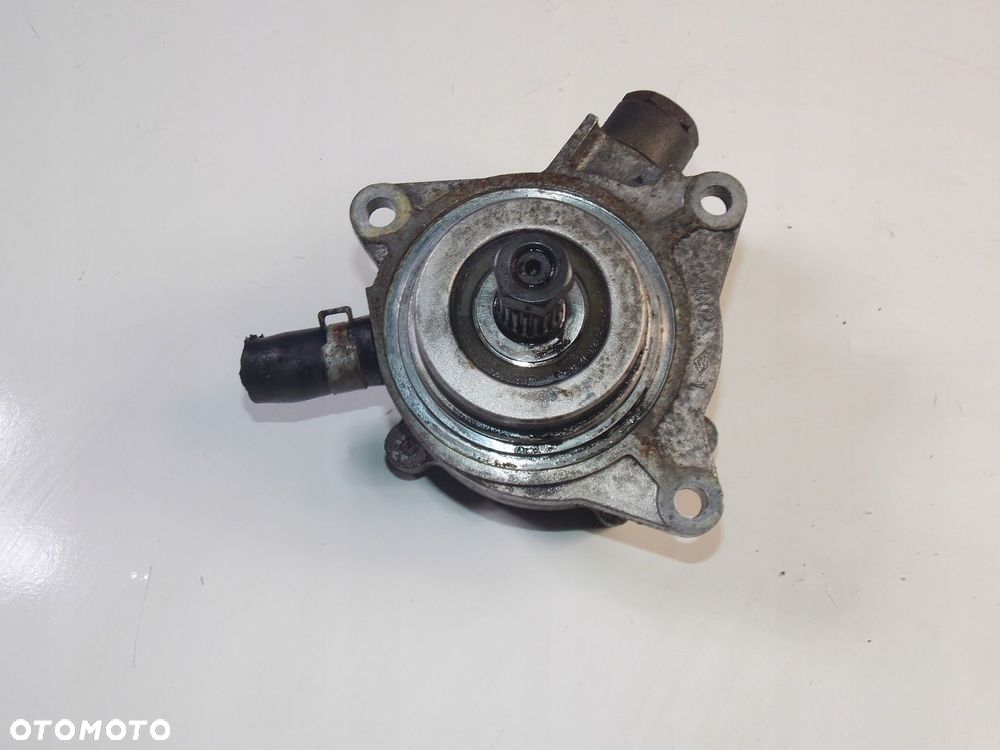 vacum pompa nissan navara d22 2.5 di - 2
