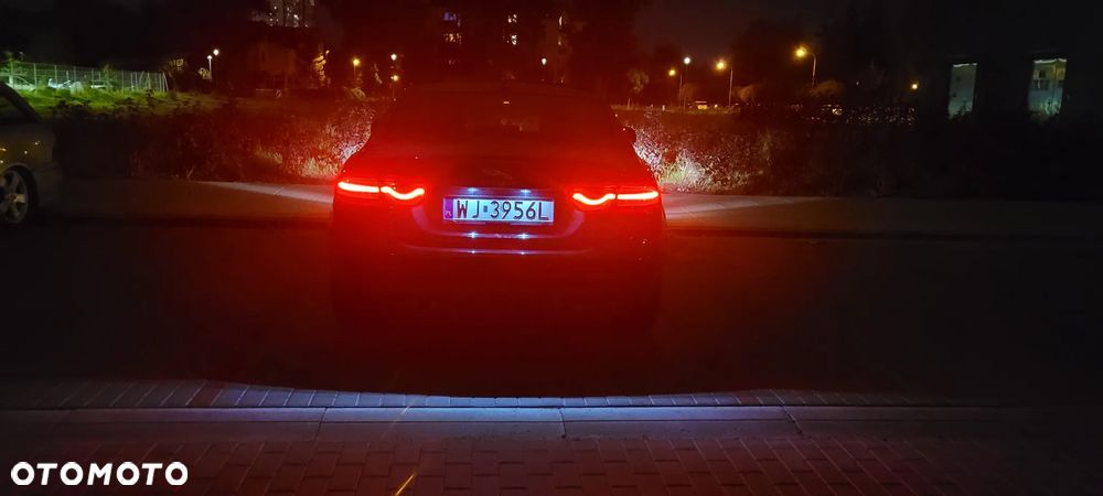 Jaguar XE 2.0 T Pure - 9