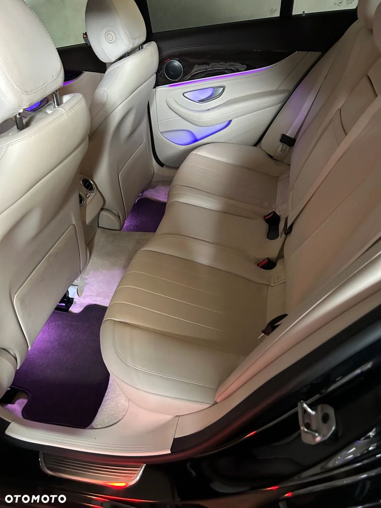 Mercedes-Benz Klasa E 220 d 4-Matic 9G-TRONIC - 14