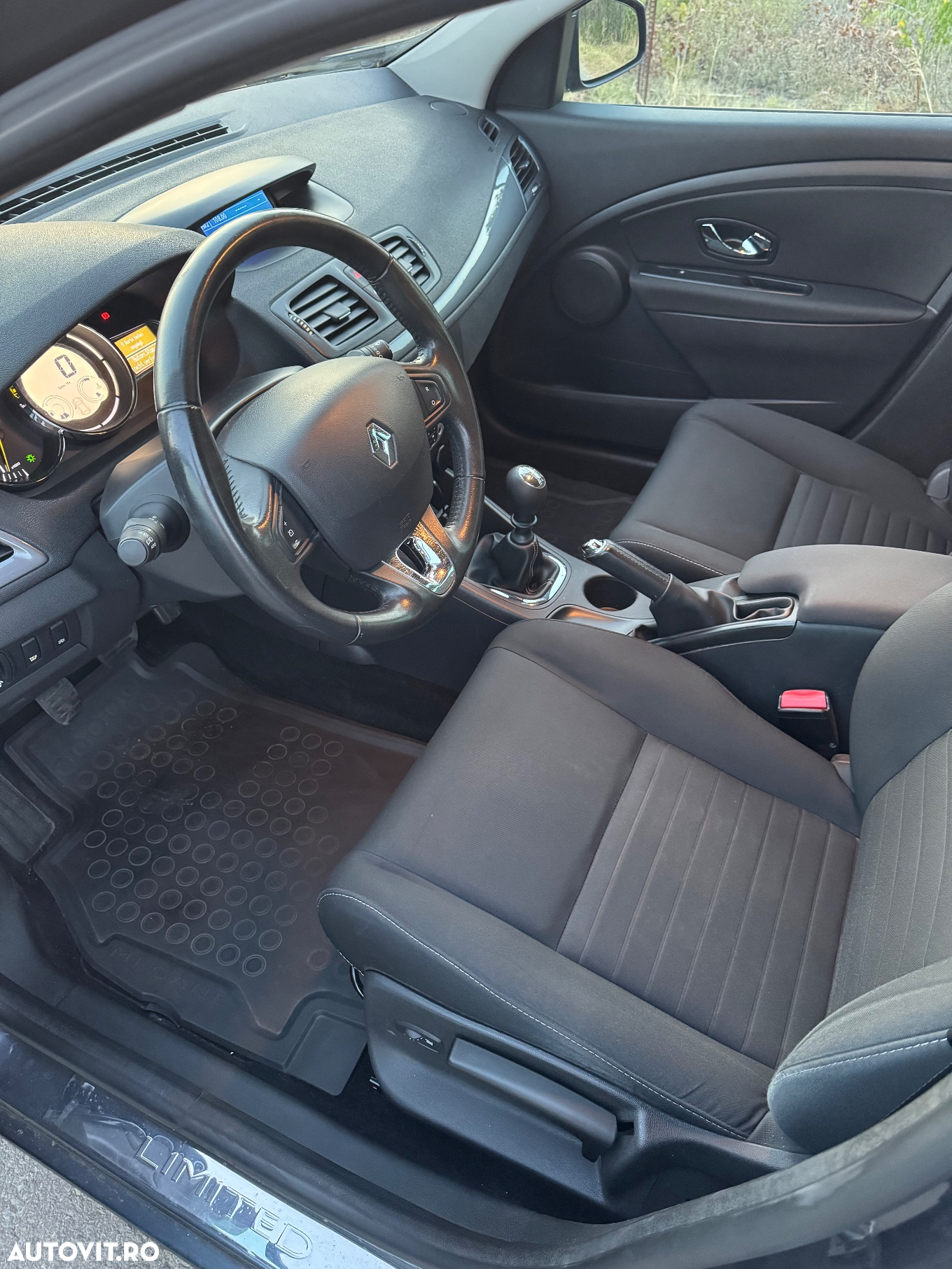 Renault Megane Grandtour ENERGY TCe 115 Start & Stopp Dynamique - 8