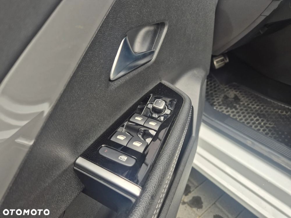 Opel Astra 1.2 T GS S&S - 11