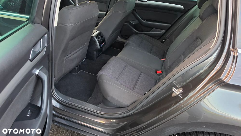 Volkswagen Passat 2.0 TDI (BlueMotion Technology) Trendline - 27