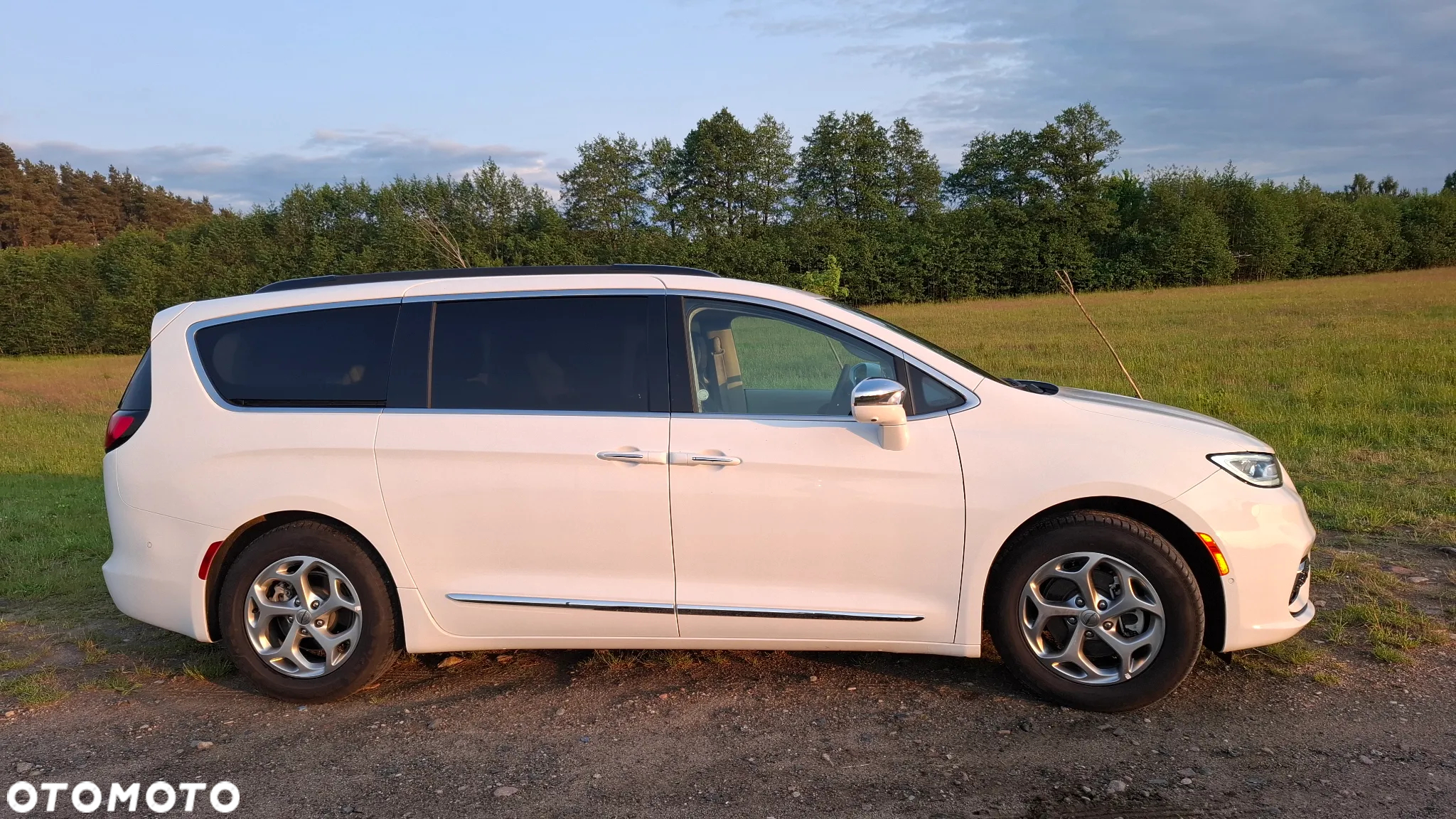 Chrysler Pacifica - 4
