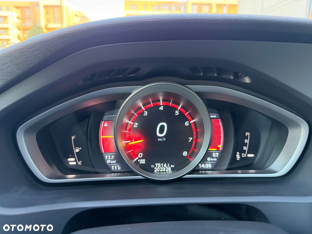 Volvo V40 T3 Geartronic Summum - 25