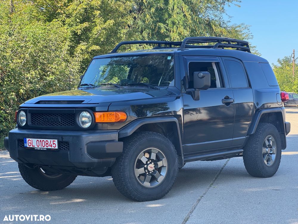 Toyota Fj 2012 photo 2