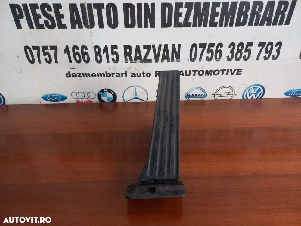 Pedala Acceleratie Bmw F10 F11 Volan Stanga Cod  - Dezmembrari Arad - 1