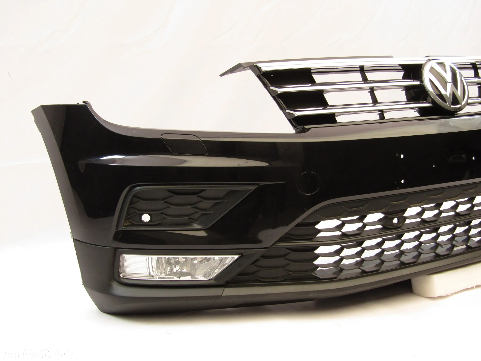 Zderzak przedni VW Tiguan 5NA 16 - 20 Sprysk. / Pdc-4 Lakier LC9X - 18