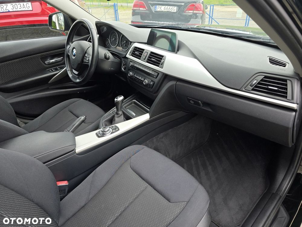 BMW Seria 3 318d - 10