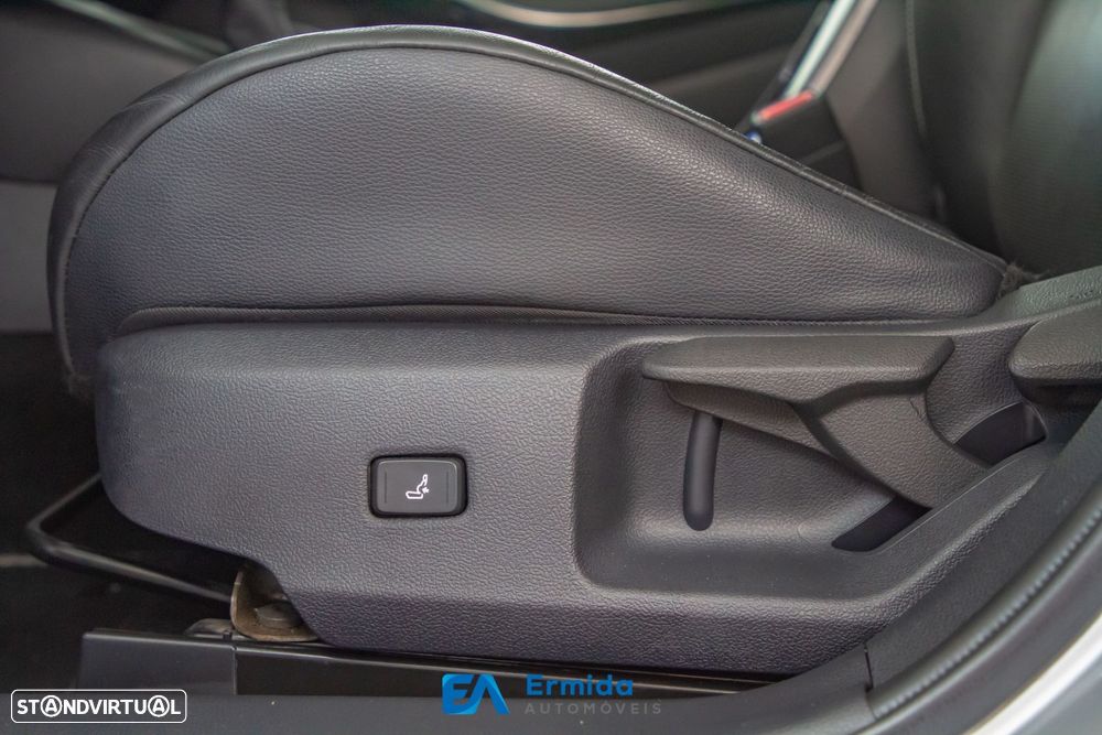 Toyota Corolla Touring Sports - 31