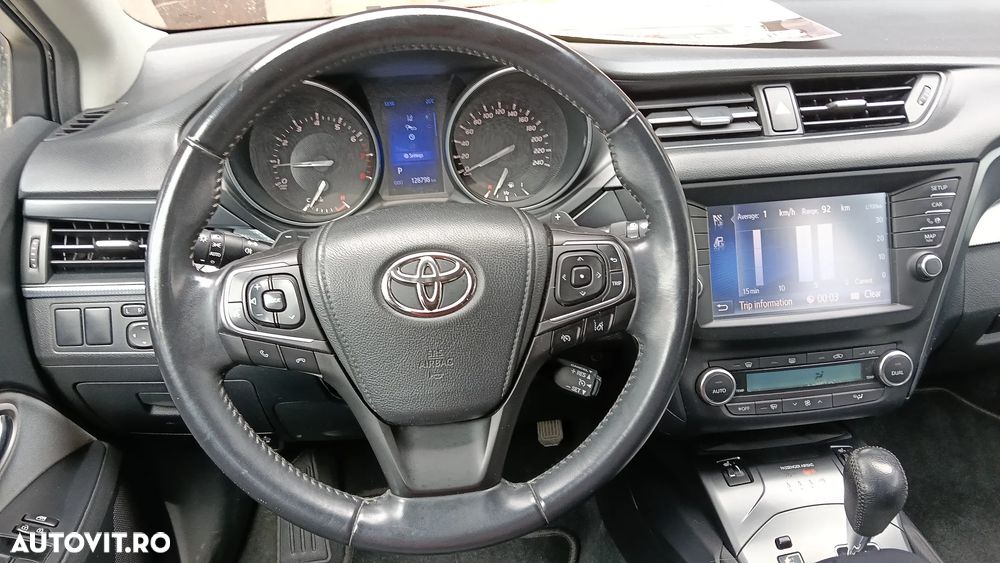 Toyota Avensis - 11