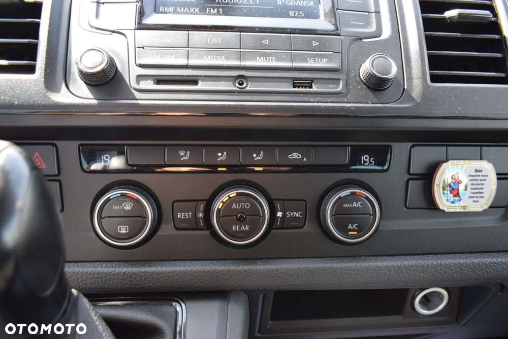 Volkswagen Caravelle - 27