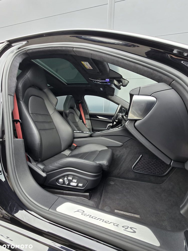 Porsche Panamera 4S - 10