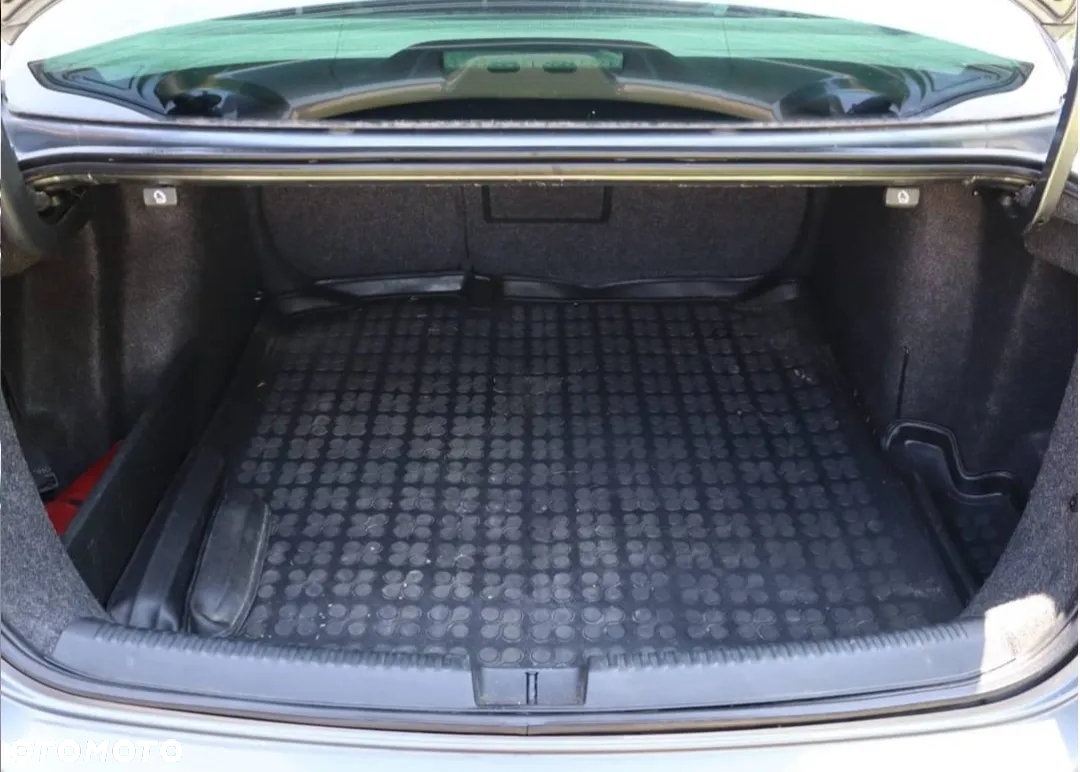 Volkswagen Jetta 1.6 TDI DPF Comfortline - 9