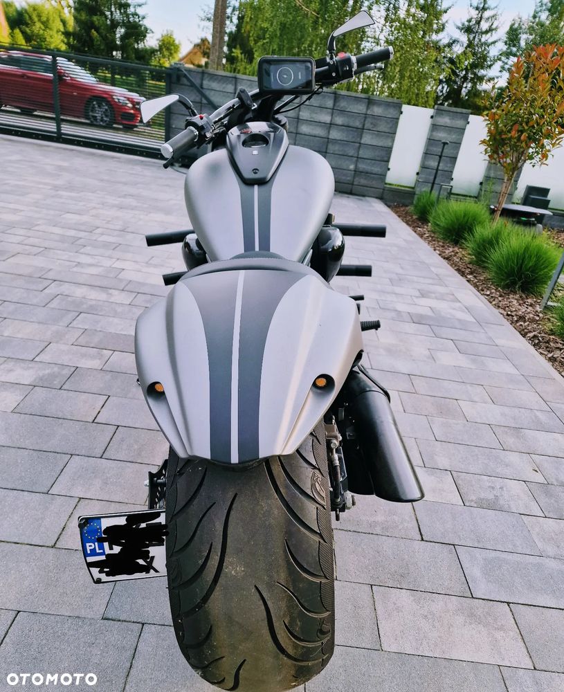 Suzuki Boulevard - 2