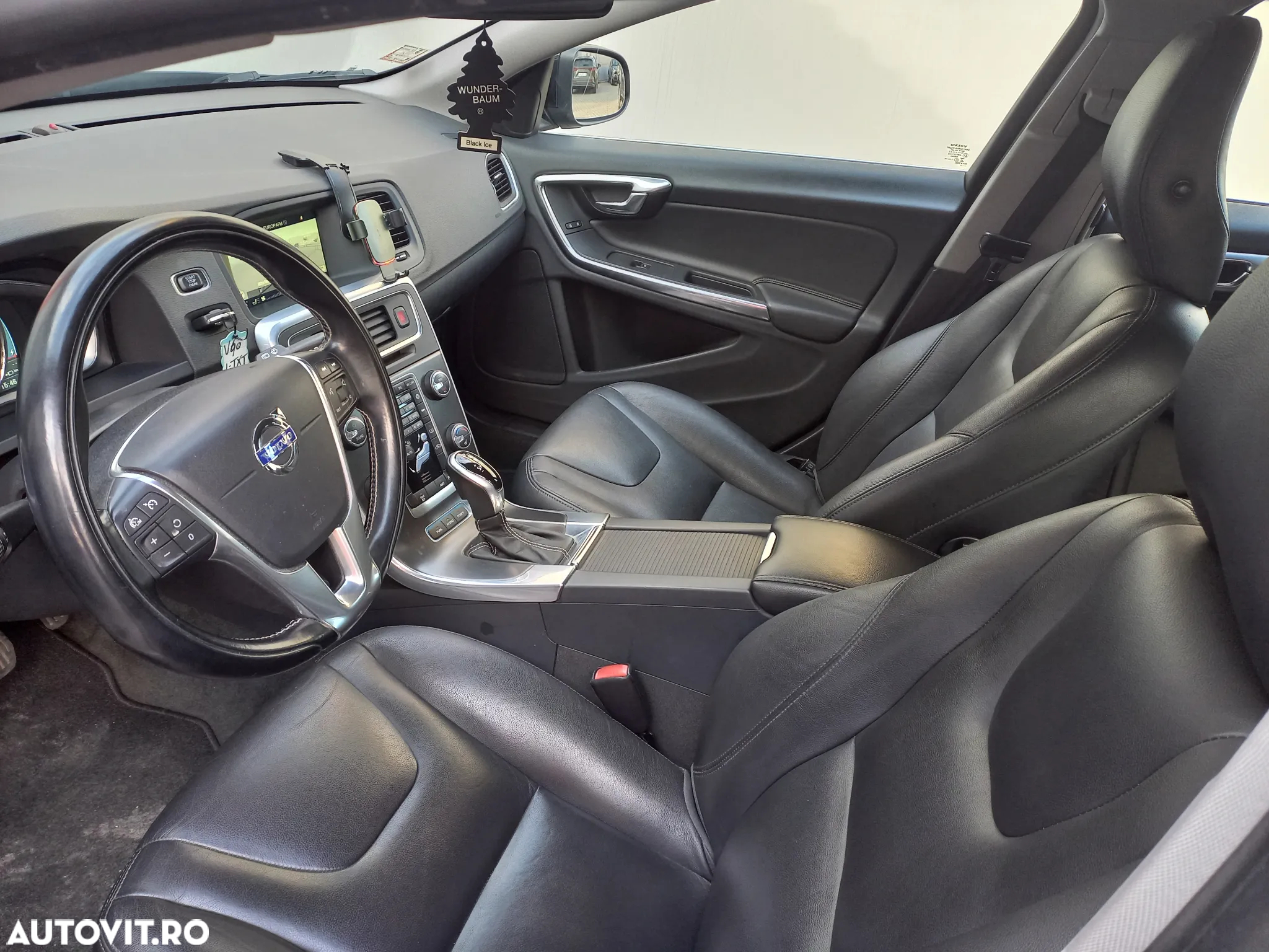 Volvo V60 D6 Plug-In-Hybrid AWD Geartronic Momentum - 9