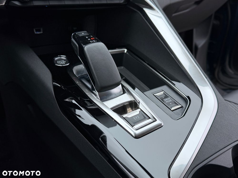 Peugeot 3008 1.6 PureTech HYbrid Allure S&S EAT8 - 26