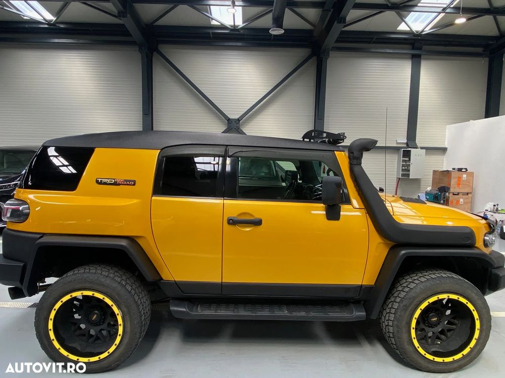 Toyota FJ - 2