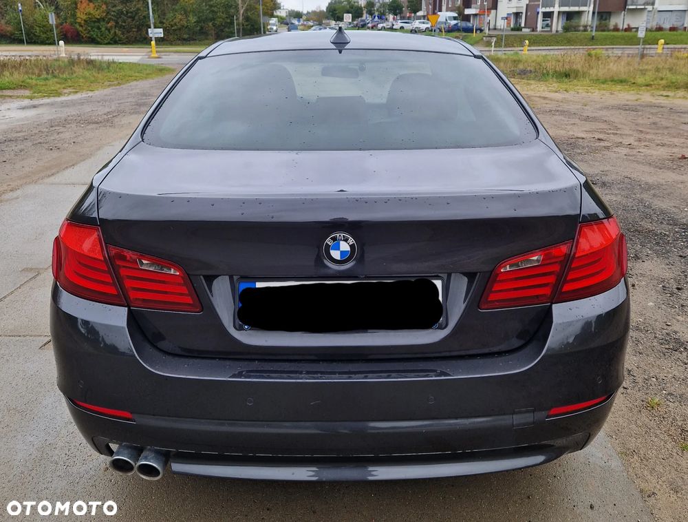 BMW Seria 5 525d xDrive - 12
