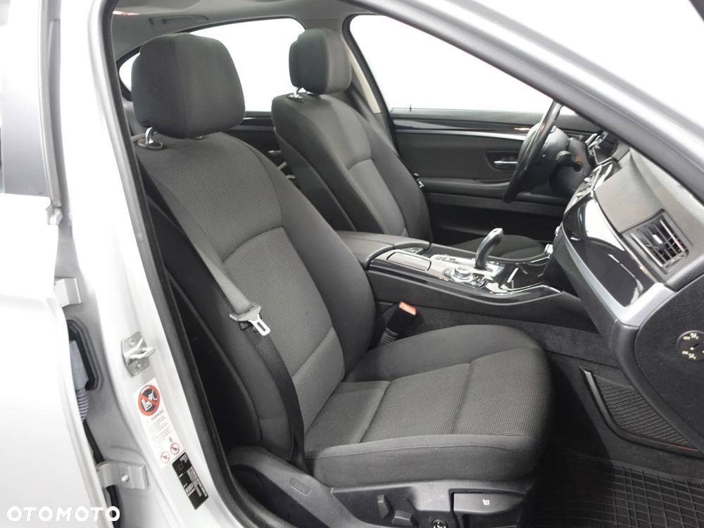 BMW Seria 5 528i - 27