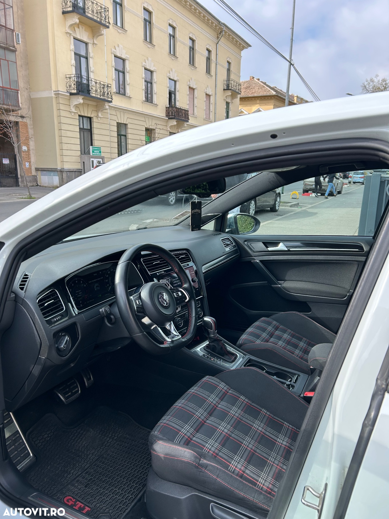Volkswagen Golf 2.0 TSI BMT DSG GTI - 9