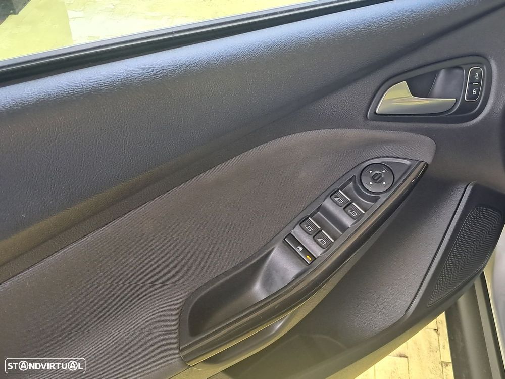 Ford Focus 1.0 EcoBoost Titanium - 4