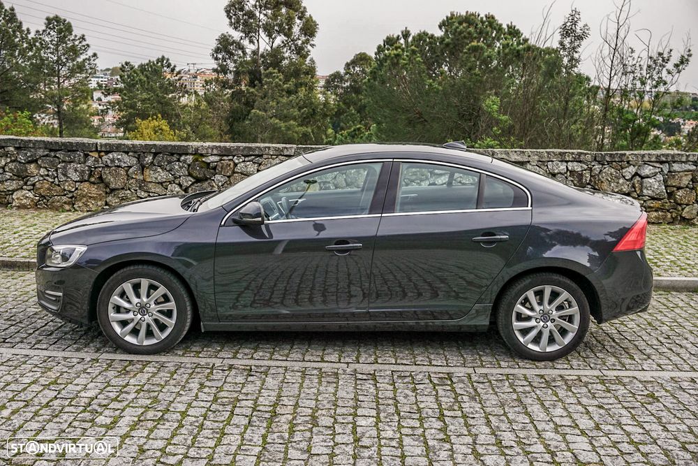 Volvo S60 2.0 D4 Momentum Geartronic - 4