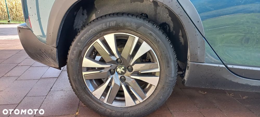 Peugeot 2008 1.2 Pure Tech Allure S&S - 12