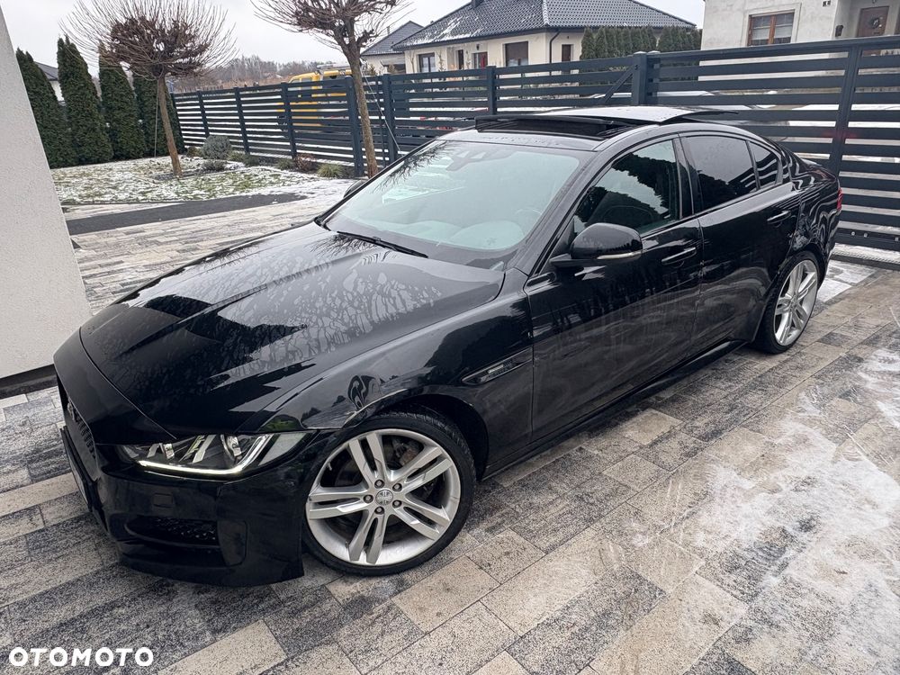 Jaguar XE 25t R-Sport - 34