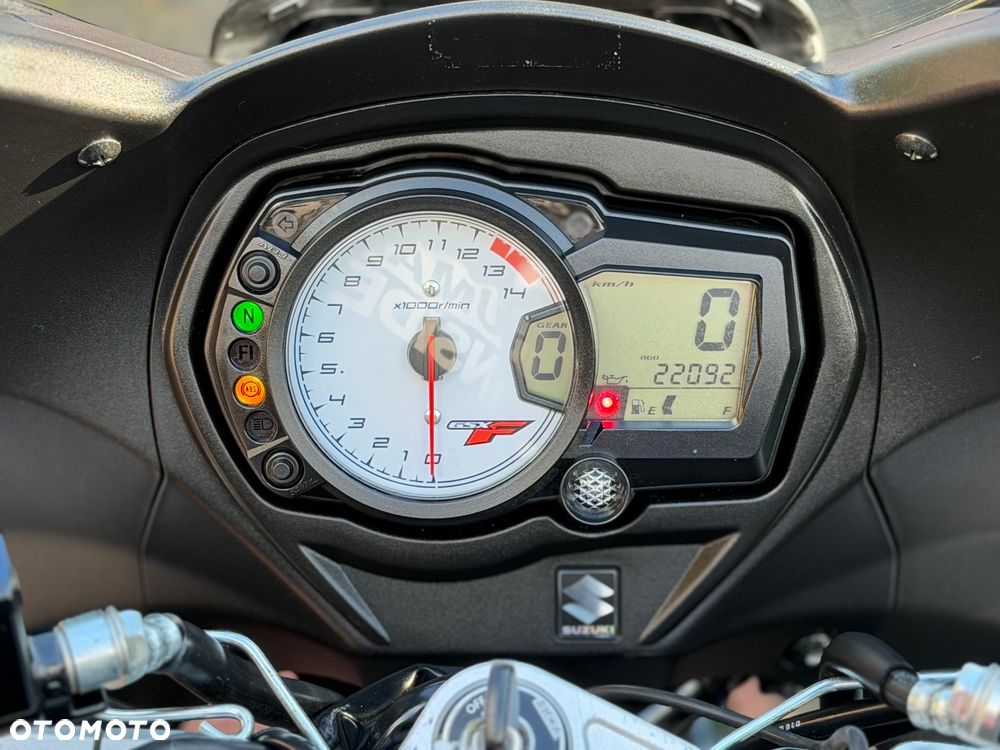 Suzuki GSX - 23