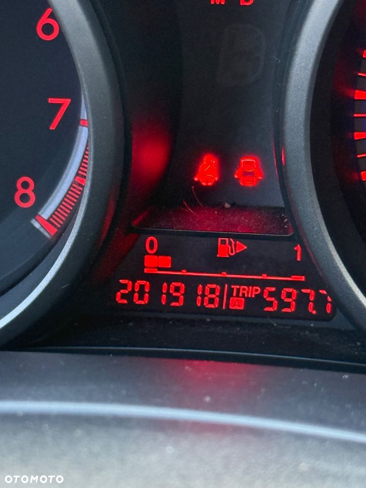 Mazda 3 2.0 Exclusive + - 15